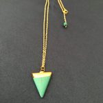 Κολιέ με επίχρυση αλυσίδα και πέτρα αχάτη.