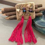 Σκουλαρίκια μακριά με φουξ τουφίτσες