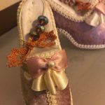 Σκουλαρίκια με γυάλινες χάντρες και δανδέλα