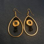 Σκουλαρίκια επίχρυσα με blue-black χάντρες