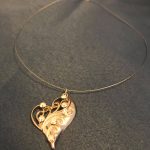 Κολιέ με επάργυρη καρδιά και strass Swarovski