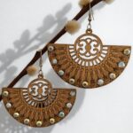 Σκουλαρίκια ξύλινα με strass τύπου Swarovski