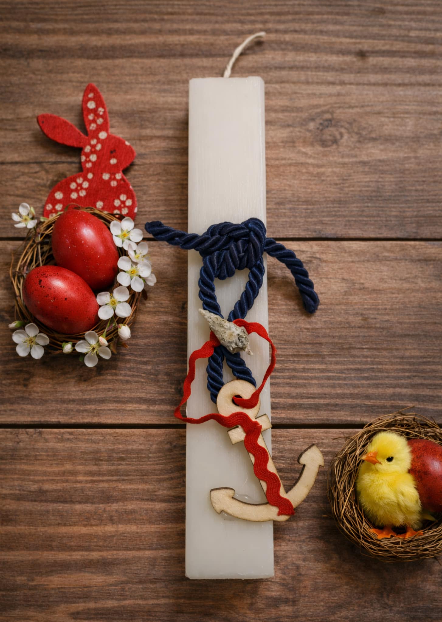 ΛΜΠ043-Α ΤΙΜΗ 15 Λαμπάδα χρώμα λευκό με ξύλινα & φυσικά στοιχεία - Image 1