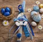 Λαμπάδα τετράγωνη 25 cm χρώμα γαλάζιο με ξύλινο στοιχείο - baby smurf