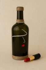 Γυάλινο μπουκάλι ζωγραφισμένο και διακοσμημένο στο χέρι – chic lady