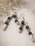 Σκουλαρίκια επάργυρα με λευκό αχάτη και κεραμικές χάντρες