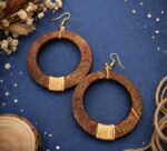 Σκουλαρίκια με ξύλινους κρίκους